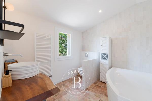 Saint-Maximin-la-Sainte-Baume, Propriété 12 Chambres -  600 m² à vendre