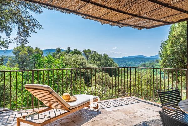 Saint-Maximin-la-Sainte-Baume, Propriété 12 Chambres -  600 m² à vendre