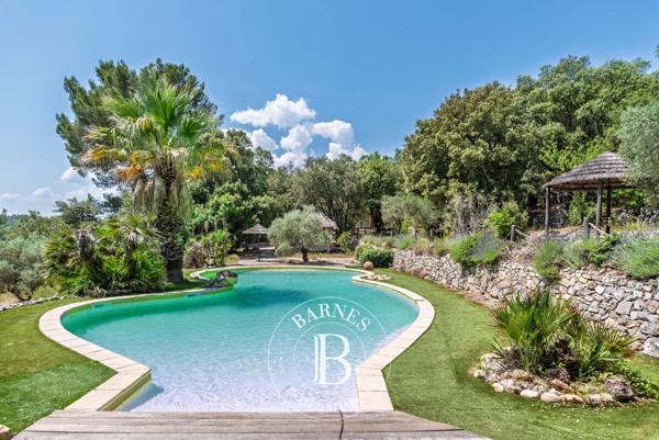 Saint-Maximin-la-Sainte-Baume, Propriété 12 Chambres -  600 m² à vendre