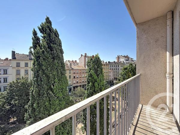 Appartement F3 à vendre  3 pièces - 58,03 m 2   LYON  - 69007
