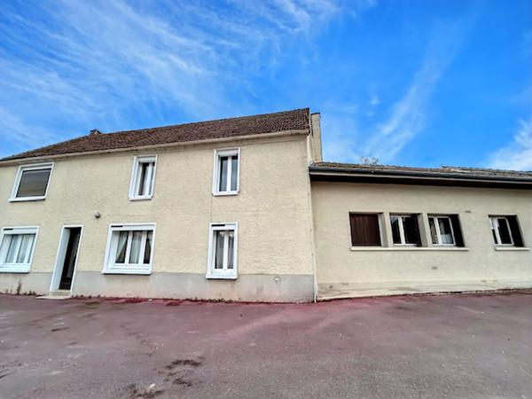 Ensemble immobilier à vendre à Connantre