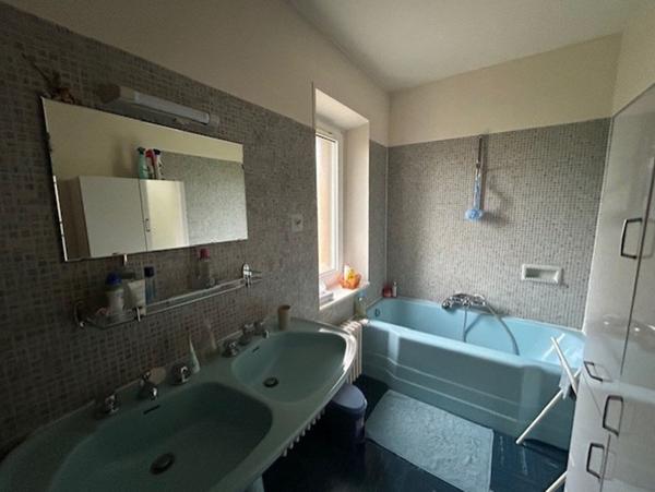 Ensemble immobilier à vendre à Connantre