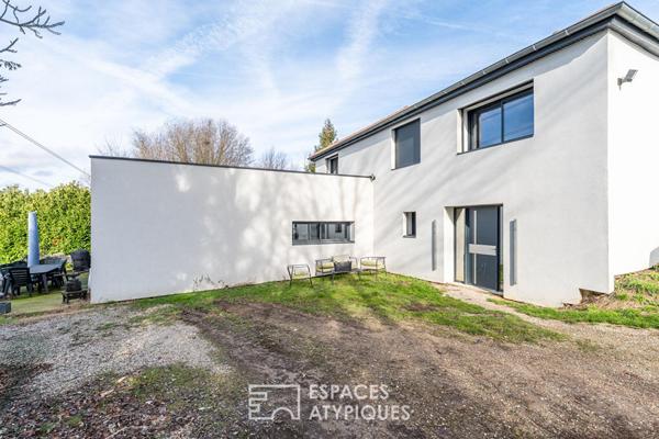 Maison contemporaine rénovée avec extension et toit-terrasse à Saint-Pierre-de-Chandieu