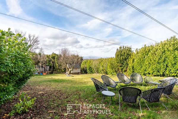 Maison contemporaine rénovée avec extension et toit-terrasse à Saint-Pierre-de-Chandieu