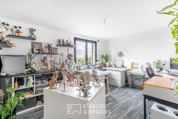 Maison contemporaine rénovée avec extension et toit-terrasse à Saint-Pierre-de-Chandieu