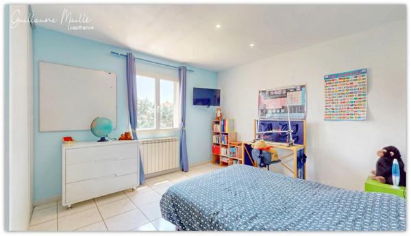 Villa de 218m² habitable avec piscine, garage et gîte indépendant de 51m² habitable à vendre à ROUJAN (34320)