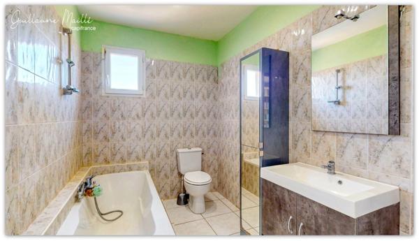 Villa de 218m² habitable avec piscine, garage et gîte indépendant de 51m² habitable à vendre à ROUJAN (34320)