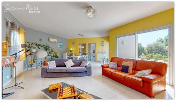 Villa de 218m² habitable avec piscine, garage et gîte indépendant de 51m² habitable à vendre à ROUJAN (34320)