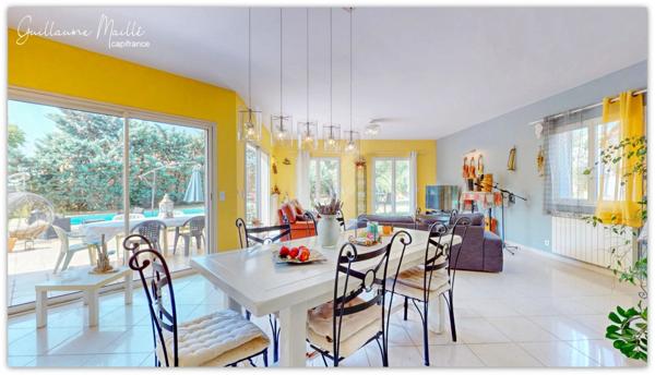 Villa de 218m² habitable avec piscine, garage et gîte indépendant de 51m² habitable à vendre à ROUJAN (34320)