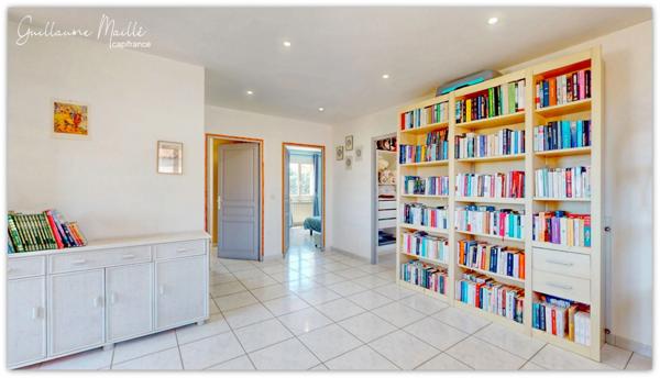 Villa de 218m² habitable avec piscine, garage et gîte indépendant de 51m² habitable à vendre à ROUJAN (34320)