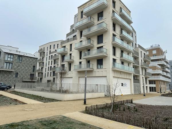 MURS DE COMMERCE LIBRE A VENDRE 170M² + TERRASSE 20M²