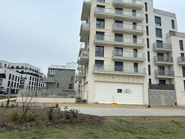 MURS DE COMMERCE LIBRE A VENDRE 170M² + TERRASSE 20M²