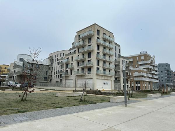 MURS DE COMMERCE LIBRE A VENDRE 170M² + TERRASSE 20M²