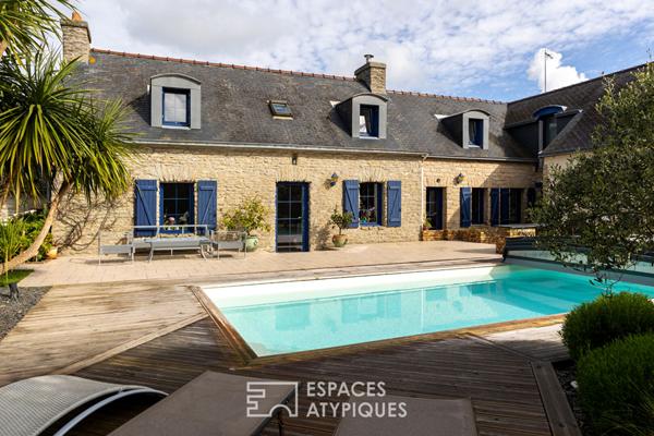 maison de caractère sur jardin paysagé avec piscine chauffée