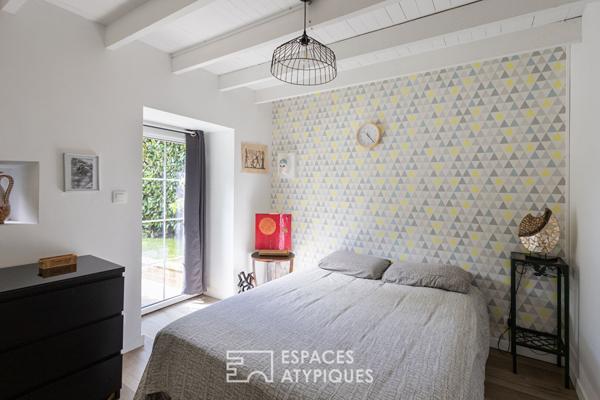 maison de caractère sur jardin paysagé avec piscine chauffée