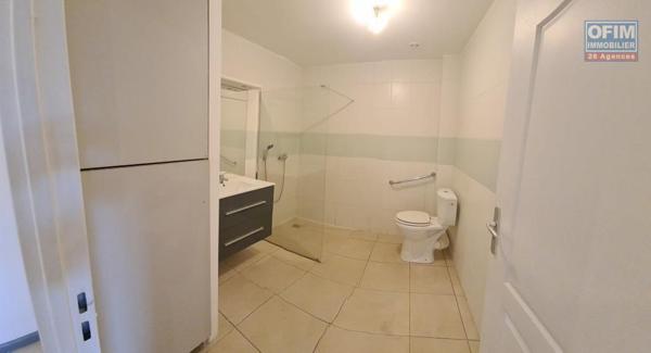 A vendre appartement F2 avec grande varangue ET jardinet le Tampon 14 éme