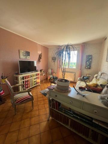 Très joli pavillon sur sous sol dans un secteur calme de Premery