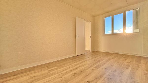 Appartement Corbeil Essonnes 2 pièce(s) 54 m2