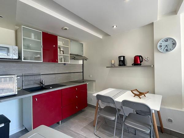 Dans maison de village, studio charmant à saisir !