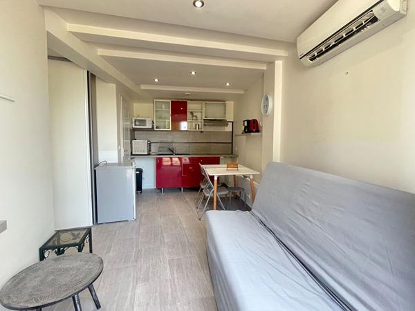 Dans maison de village, studio charmant à saisir !