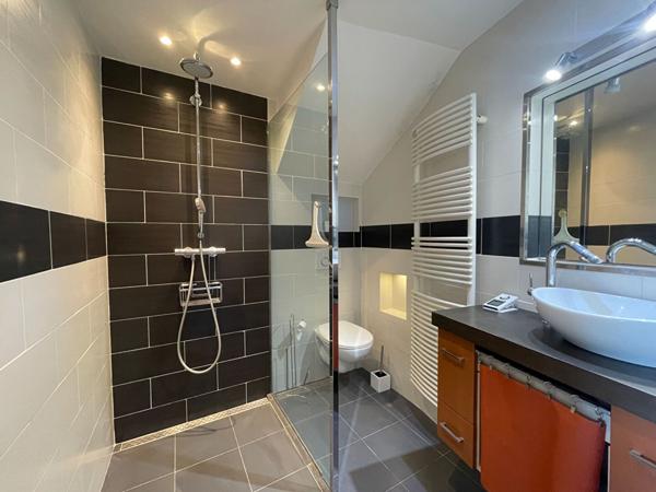 Dans maison de village, studio charmant à saisir !