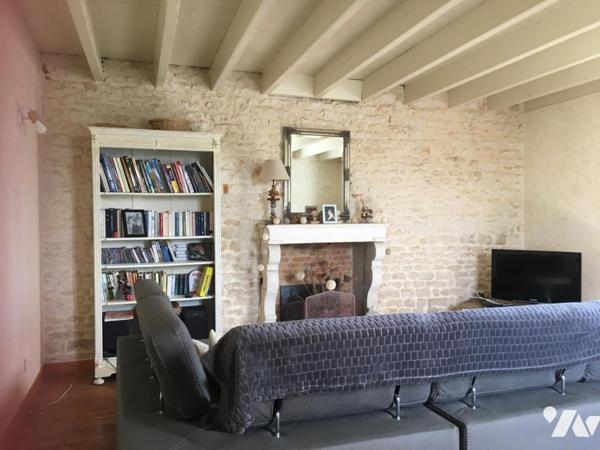 GRANDE MAISON D'HABITATION EN BON ETAT AVEC BEAU TERRAIN ET PETIT LOCATIF