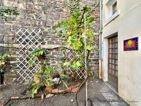 CHAMALIÈRES – MAISON DE FAMILLE EN PIERRE – 215 M² – 5 CHAMBRES – JARDINET – GARAGE