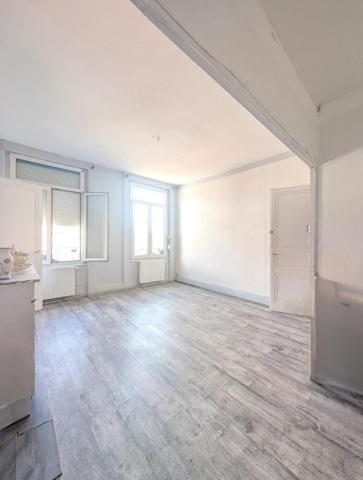 Appartement
         2 pièces
        - 63 m² 63 000 € *