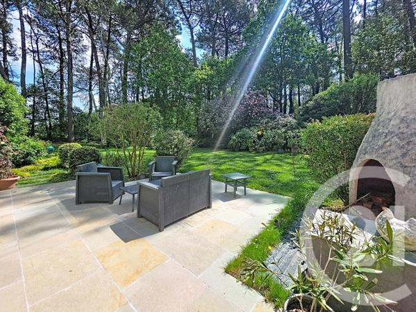Maison à vendre  6 pièces - 215 m 2   PLOEMEUR  - 56