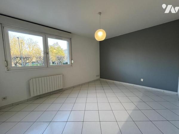 REIMS rue de Ponsardin - Appartement Type 2 avec place de parking et cave. 