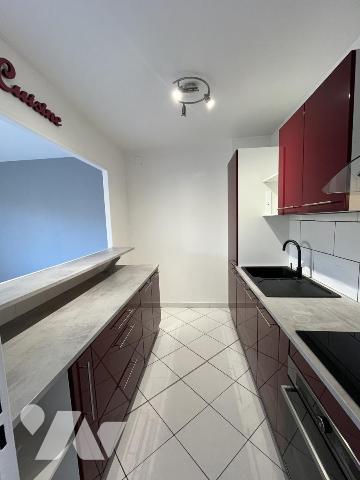 REIMS rue de Ponsardin - Appartement Type 2 avec place de parking et cave. 