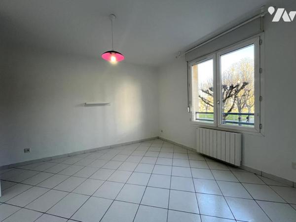 REIMS rue de Ponsardin - Appartement Type 2 avec place de parking et cave. 