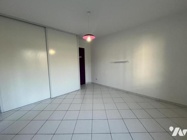 REIMS rue de Ponsardin - Appartement Type 2 avec place de parking et cave. 