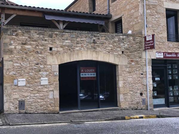 Location non meublée - Commerce - Saint-cyprien Local commercial à louer à Saint-Cyprien Disponible au 1er Avril 2025