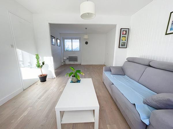 À vendre - Maison située à Marzan, 4 pièces, 80 m2 à rénover.