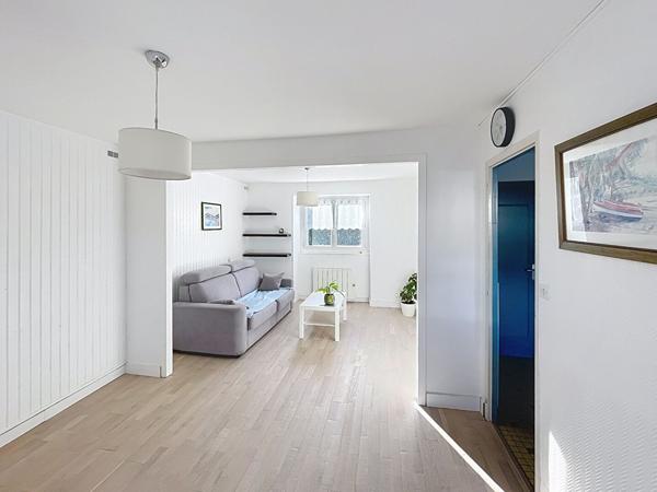 À vendre - Maison située à Marzan, 4 pièces, 80 m2 à rénover.