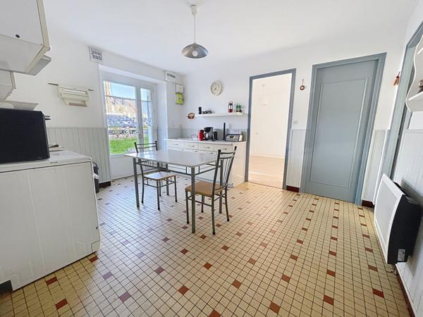 À vendre - Maison située à Marzan, 4 pièces, 80 m2 à rénover.