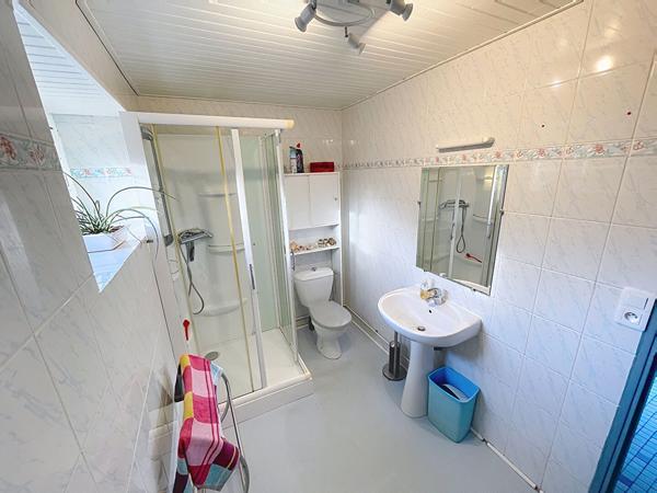 À vendre - Maison située à Marzan, 4 pièces, 80 m2 à rénover.