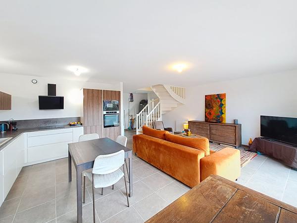 Maison familiale 3 chambres entièrement rénovée de 100 m² avec jardin et grande suite parentale au RDC