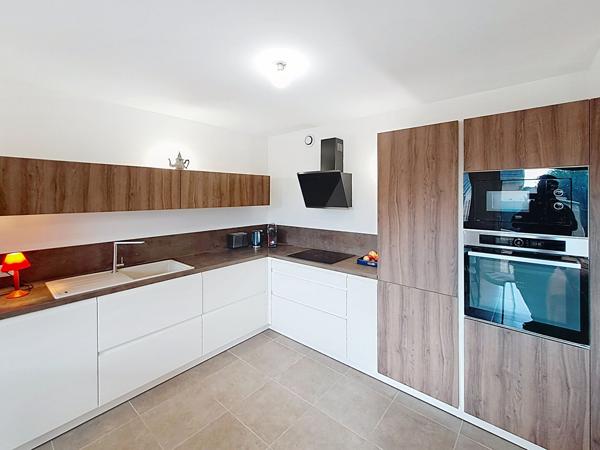 Maison familiale 3 chambres entièrement rénovée de 100 m² avec jardin et grande suite parentale au RDC