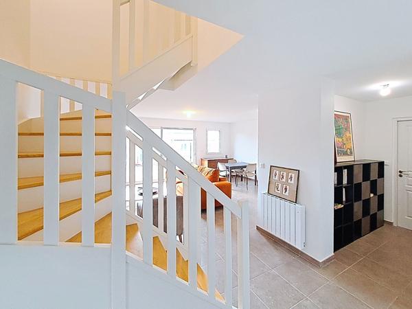 Maison familiale 3 chambres entièrement rénovée de 100 m² avec jardin et grande suite parentale au RDC