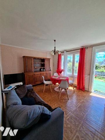 HAUTE VILLE - Maison d'habitation composée d'un séjour, un salon ou chambre, cuisine aménagée é...