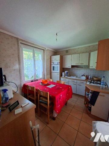 HAUTE VILLE - Maison d'habitation composée d'un séjour, un salon ou chambre, cuisine aménagée é...