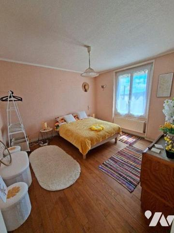 HAUTE VILLE - Maison d'habitation composée d'un séjour, un salon ou chambre, cuisine aménagée é...