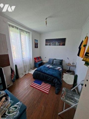 HAUTE VILLE - Maison d'habitation composée d'un séjour, un salon ou chambre, cuisine aménagée é...