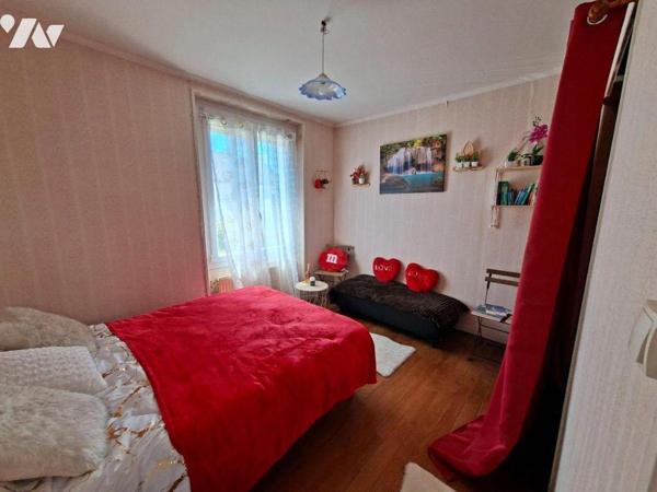 HAUTE VILLE - Maison d'habitation composée d'un séjour, un salon ou chambre, cuisine aménagée é...