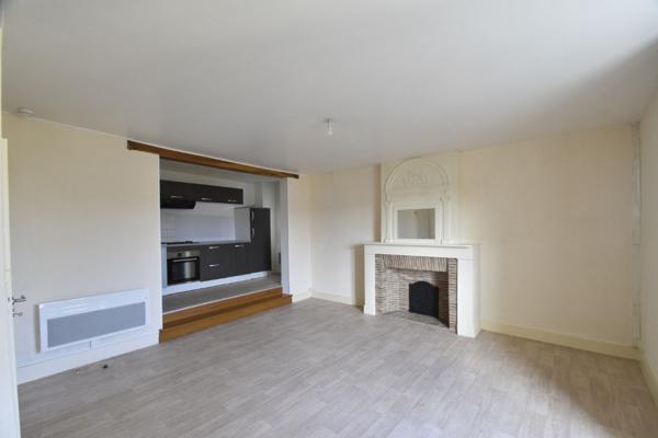 A LOUER, T2 REFAIT A NEUF AU COEUR DE BRISSAC QUINCE