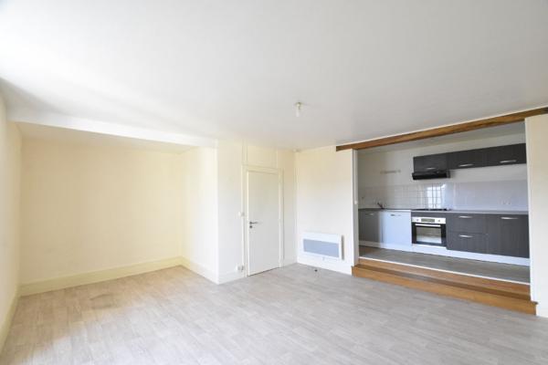 A LOUER, T2 REFAIT A NEUF AU COEUR DE BRISSAC QUINCE