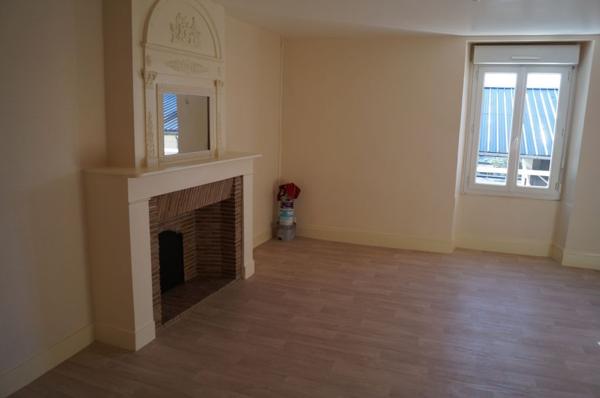 A LOUER, T2 REFAIT A NEUF AU COEUR DE BRISSAC QUINCE