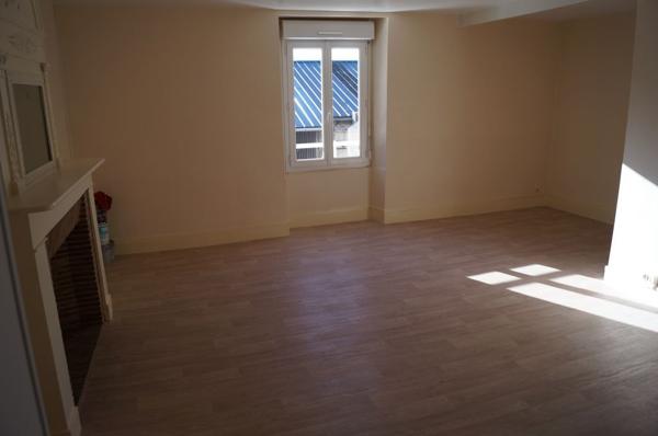 A LOUER, T2 REFAIT A NEUF AU COEUR DE BRISSAC QUINCE